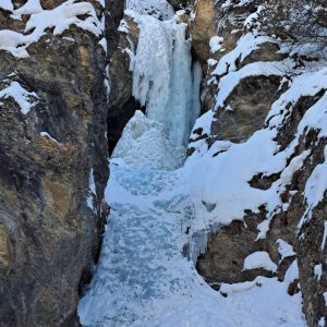 Tam zadaj sveča Sombre Heroes